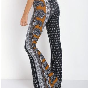 Novella Royale Janis Bells Navy Daisy Paisley